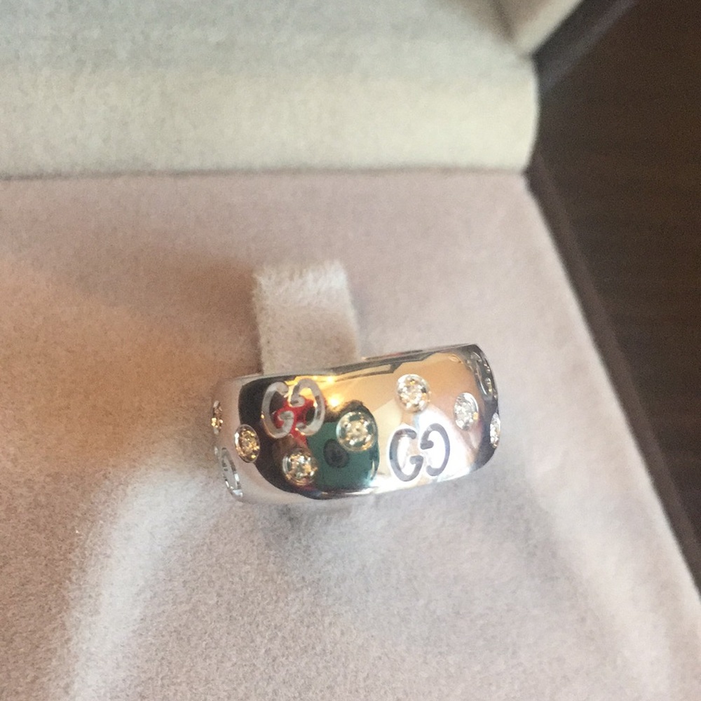 New Gucci 18K diamonds ring size 5